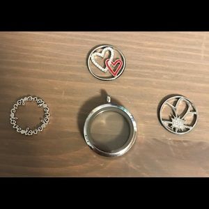 Authentic Origami Owl Hinge Locket with 3 Window Plates, excellent condition